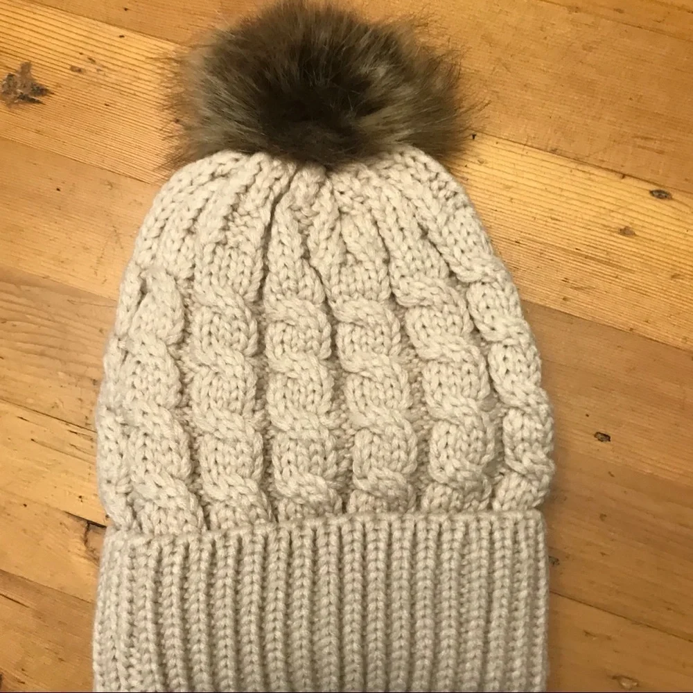 ⛄️Single Fur Ball Beanie
